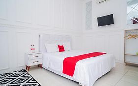 OYO 90546 Aura Syariah Homestay